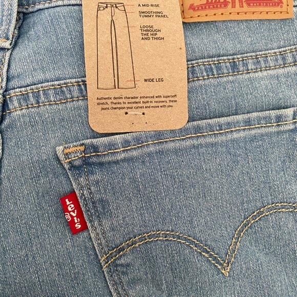 NWT LEVI'S 318 Shaping Wide Leg Jeans Size 28 Light Wash - Picture 3 of 11